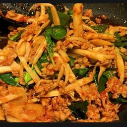 ผัดพริกแกงเนื้อ