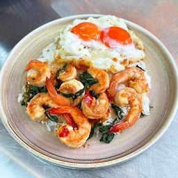 ข้าวกะเพรากุ้งล้น+ไข่เป็ดดาว