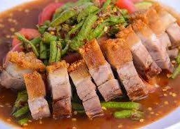 ตำหมูกรอบปลาร้า (ไม่ใส่เส้นมะละกอหมูกรอบล้วน)