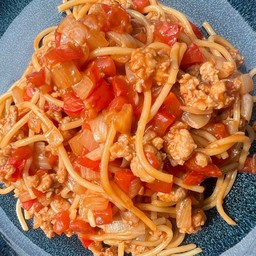 สปาเก็ตตี้หมูสับผัดซอส