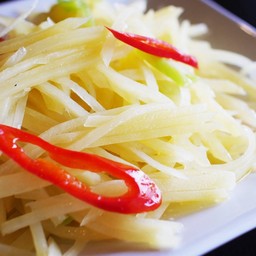 มันฝรั่งเส้นผัดพริกสด