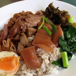 ร้านก๋วยเตี๋ยวนางพญาผมขาว