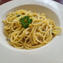 สปาเกตตีเนยกระเทียมหอยลาย