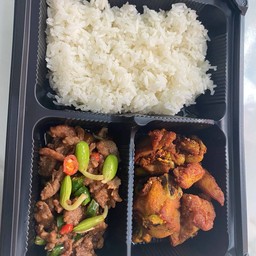 เซ็ตข้าว-กล่องหมูกะปิ-ไก่ทอดขมิ้น