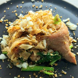เส้นฟองเต้าหู้ผัดซีอิ้วหมูหมัก+ซุปสาหร่าย