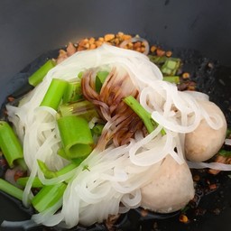 ก๋วยเตี๋ยวเนื้อ (แห้ง)