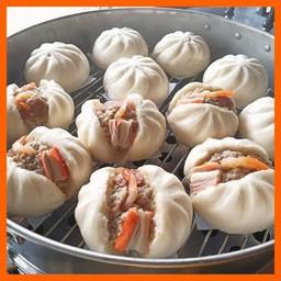 ซาลาเปาหน้าแตกกุ้งทรงเครื่อง 1 ลูก.