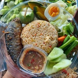 ข้าวผัดน้ำพริกลงเรือ