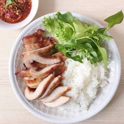 ข้าวคอหมูย่างน้ำจิ้มแจ่ว