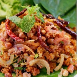 ยำแหนมสดข้าวทอด