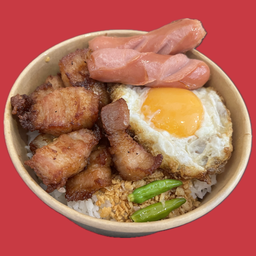 โปรโมชั่นอิ่มจุใจ ข้าวหน้าหมูสามชั้นทอด+ไข่ดาว+ไส้กรอก