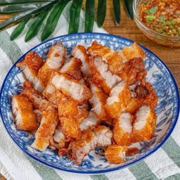 สามชั้นทอดน้ำปลา