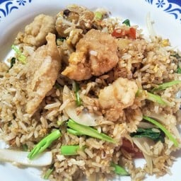 ข้าวผัดไข่ไก่กรอบ