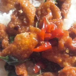 กระเพราไก่กรอบ