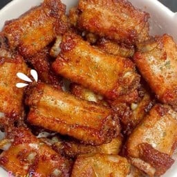 ซี่โครงหมูทอดกระเทียมพริกไทย