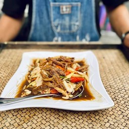 ยำมะม่วงปลากรอบ