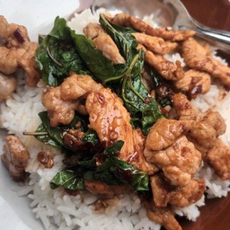 ข้าวกระเพราหมูชิ้น