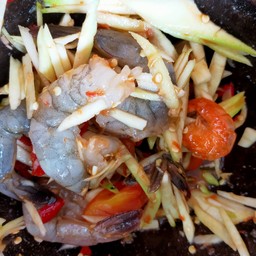 ตำมะม่วง กุ้งสด (ปลาร้า)
