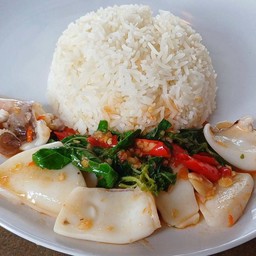 ข้าวผัดกะเพราหมึก