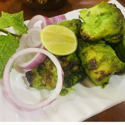 Pudina Chicken - ไก่ย่างซอสใบสะระแหน่กับซอสผักโขม