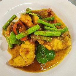 พริกแกงใต้ปลากระพง กับข้าว