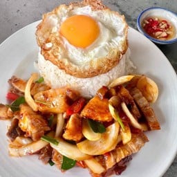 ผัดพริกเผาหมูกรอบ(ราคาไม่รวมไข่ดาว)