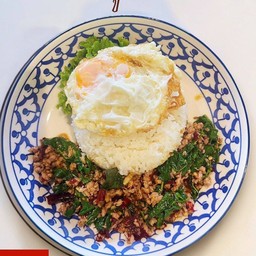 กะเพราไข่ดาว