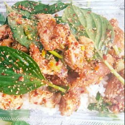 [อร่อยซ่ากับโค้ก] ข้าวยำไก่แซ่บ +  โค้ก ออริจินัล (ขวด) 