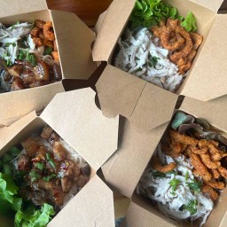 บ้านทวิน หมี่ไก่ฉีก