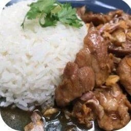 ข้าวหมูกระเทียม