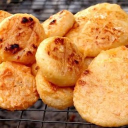 ข้าวจี่ + น้ำพริกมะเขือเทศปลาร้าผักลวก +ลิ้นหมูย่าง