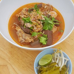 ก๋วยเตี๋ยวนำชัย ลูกชิ้นเนื้อตุ๋น - สาขาคู้บอน 37