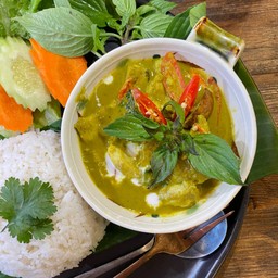 ข้าว แกงเขียวหวานแห้ง