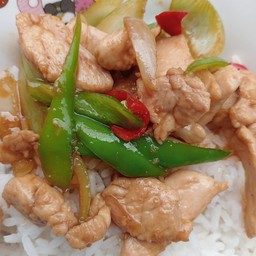 ข้าวไก่ผัดพริกสด