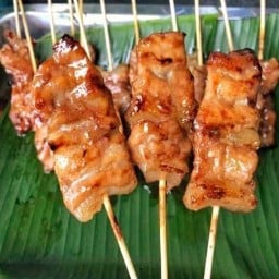 หมูปิ้งโบราณ หมูทอด ไก่ทอด ข้าวเหนียว