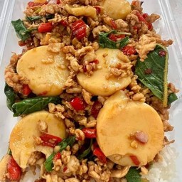 กะเพราเต้าหู้ไข่หมูสับ ผัดกะเพรารสจัดจ้าน