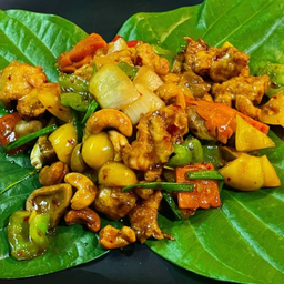 Chicken Cashew nuts ไก่ผัดเม็ดมะม่วง