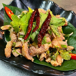 Pork Neck with Roasted Rice Salad ลาบคอหมูย่าง