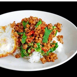 ข้าวราดกระเพรา หมูสับ