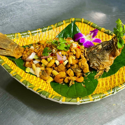 Deep-fried Sea Bass with Thai Herbs ปลากระพงลุยสวน