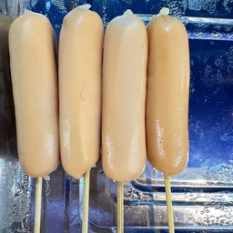 ไส้กรอกไก่รมควันหนังกรอบ