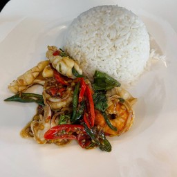 ข้าวผัดกระเพราทะเล