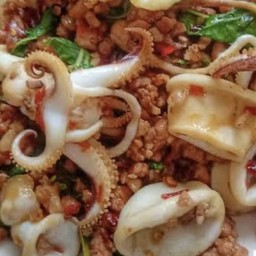 ข้าวกะเพราหมูสับ+หมึก+ไข่ดาว