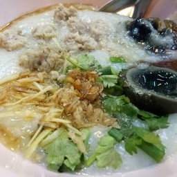 โจ๊กหมูทุกอย่าง+ไข่เยี่ยวม้า