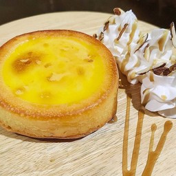 ทาร์ตไข่ชีส วิปครีมคาราเมลอัลมอนด์