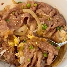 ข้าวหน้าเนื้อสไลด์