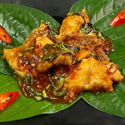 Grouper fish topped sweet chili sauce ปลาเก๋าราดพริก