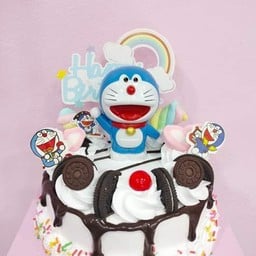 เค้กนมสดวนิลาแต่งโมเดลโดเรม่อน