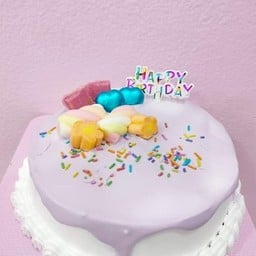 เค้กนมสดราดครีมนมแต่งขนมมาชเมลโล่