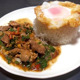 ข้าวกะเพราหมูชิ้น